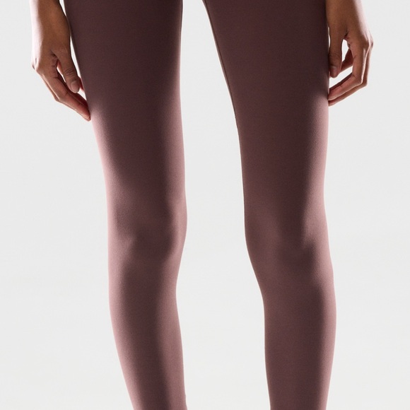 Aritzia BUTTER cheeky infinite 26” leggings - Picture 5 of 7